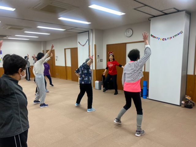🎄いきいき健康体操 クリスマスレッスン🎄
クリスマス仕様で、楽しく体を動かしました✨
笑顔いっぱい、寒さに負けない元気な時間になりました😊

来年も各種レッスンを開催予定です！
寒い冬こそ、無理なくしっかり体を動かして健康づくりを💪
ご参加お待ちしています♪

#いきいき健康体操
#健康づくり
#クリスマスレッスン
#冬こそ運動
#北レク