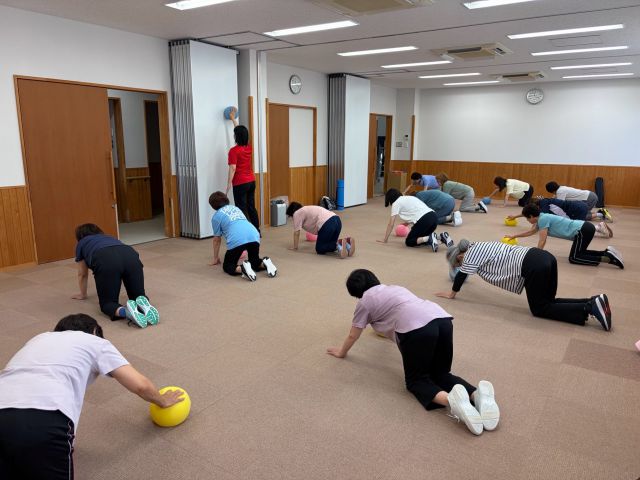 🌺サマーイベント「ボディシェイプ教室」を開催いたしました🌺
ボールやチューブを使いながら、軽めの筋力トレーニングやストレッチを行い、楽しく体を動かしました😊
梅雨のジメジメで重く感じがちな体も、運動後はスッキリ✨ 気持ちよくリフレッシュできる内容となっています♪
次回は7月最後の開催となります！ 📅 7月16日
ご興味のある方は、ぜひお気軽にお電話にてお問い合わせ・お申し込みください📞✨ 皆さまのご参加をお待ちしております😊

#北レク
#ボディシェイプ
#サマーイベント